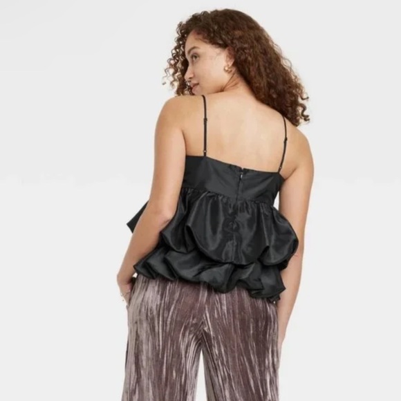 Black Ruffle Tank 🖤 - Picture 2 of 3